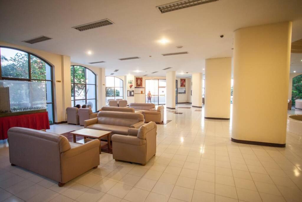 Pattaya Seaside Balcony/Beach Front/4 Peoples Praia de Jomtien Exterior foto