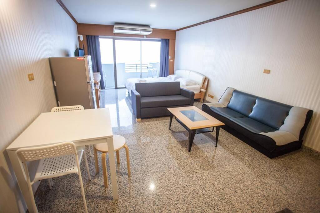 Pattaya Seaside Balcony/Beach Front/4 Peoples Praia de Jomtien Exterior foto