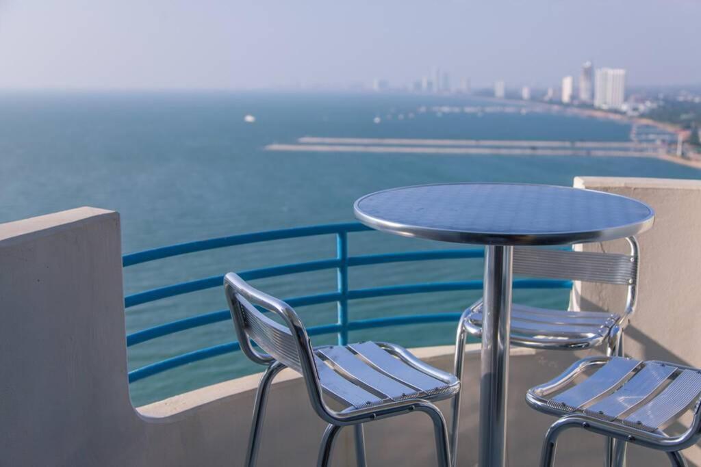 Pattaya Seaside Balcony/Beach Front/4 Peoples Praia de Jomtien Exterior foto