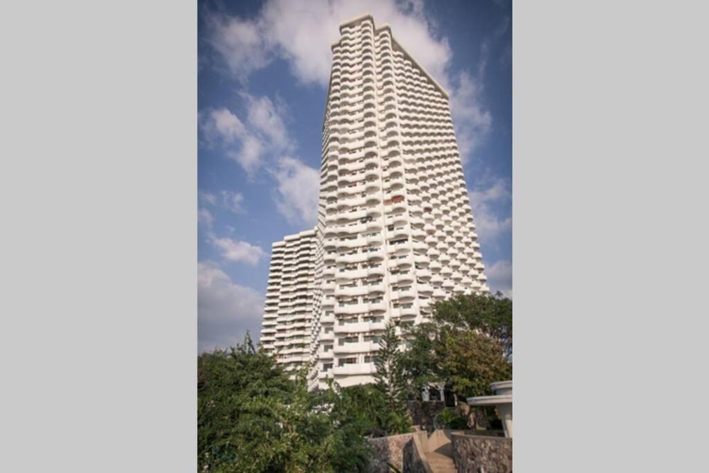 Pattaya Seaside Balcony/Beach Front/4 Peoples Praia de Jomtien Exterior foto